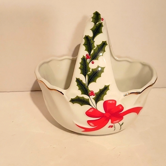 Porcelain Ceramic  Christmas Decor Basket With Handle - Picture 1 of 6